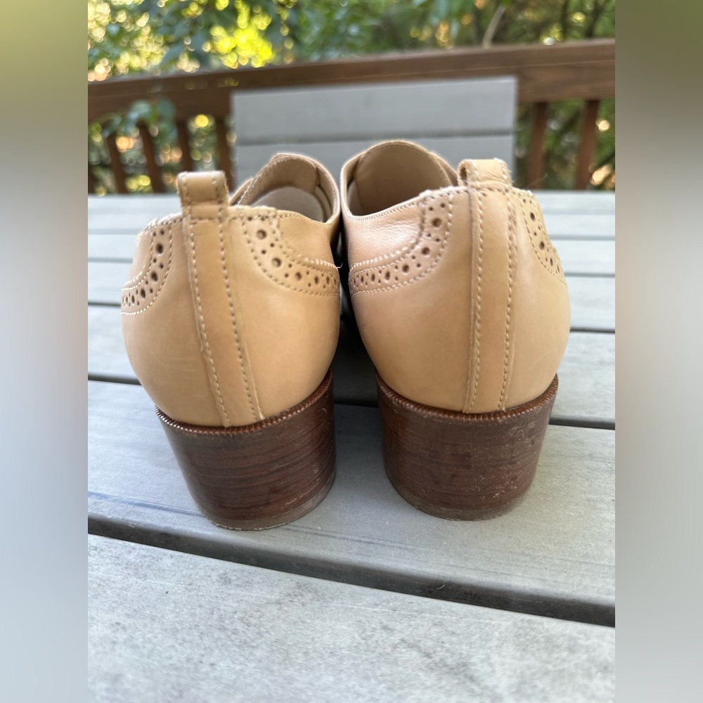 J Crew Women’s Leather Beige Tan Wing Tips Heels Size 9 - Picture 3 of 8